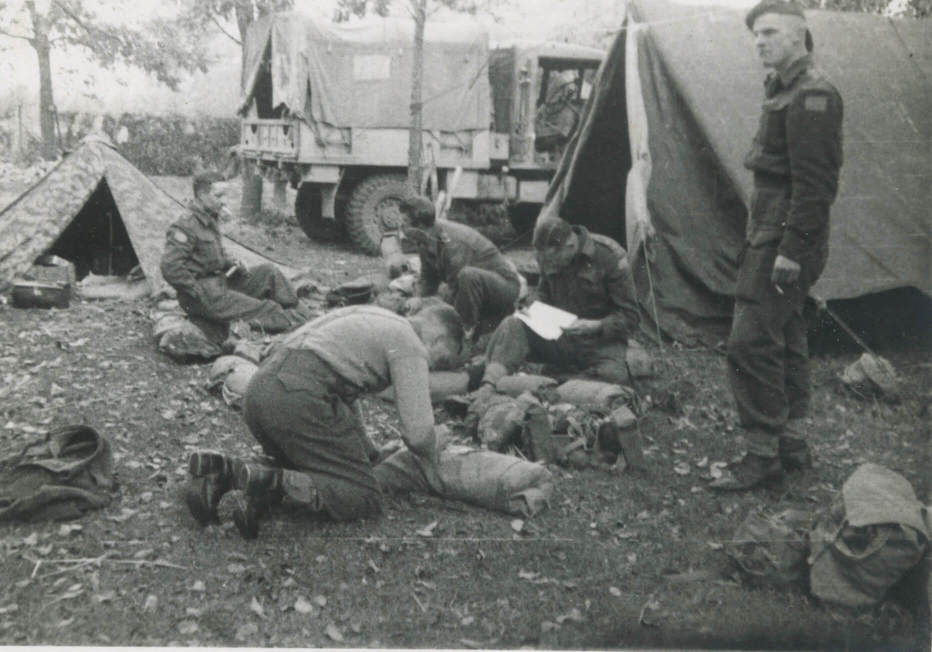 Dessledonk, Belgium (1944)
Rolling blankets to go up the line.